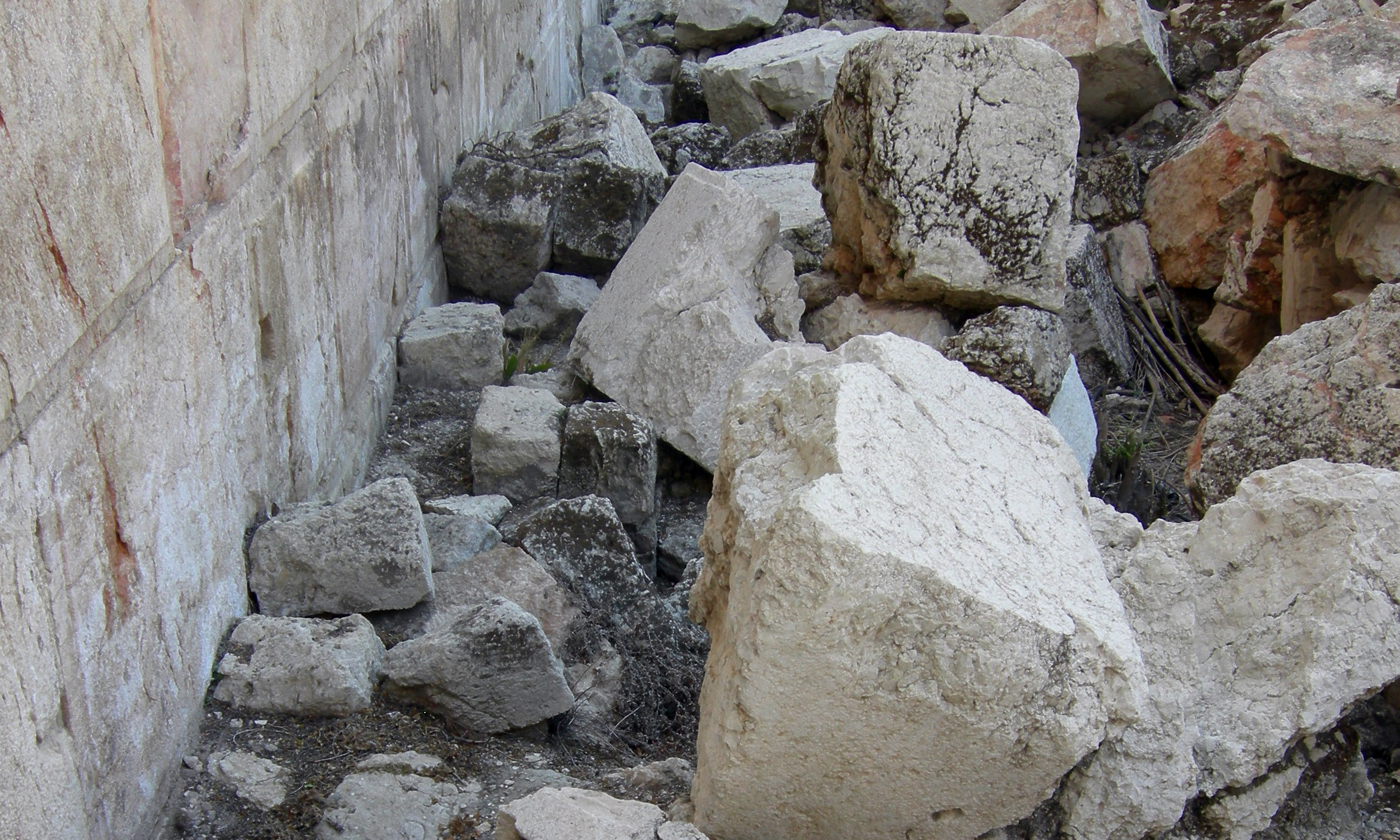 Excavated stones from the Wall of the 2nd Temple (Jerusalem)