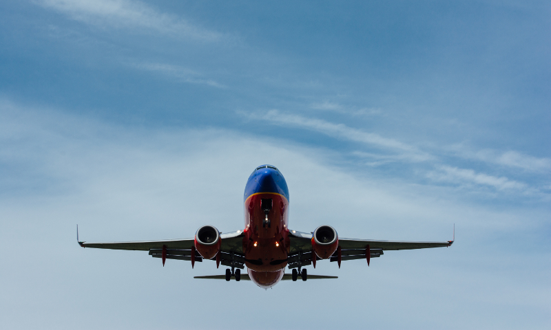 Airplane in flight (Gary Lopater)