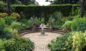 Dave Catchpole, Hidcote Manor Garden (CC BY 2.0)
