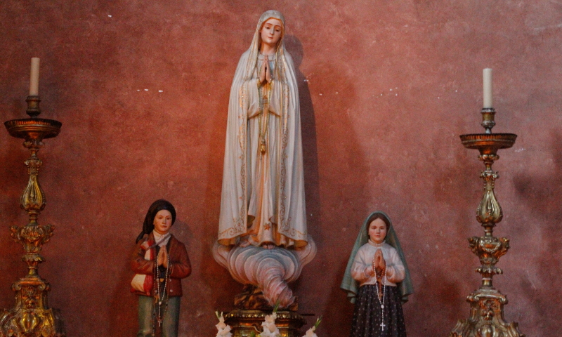 José Luiz Bernardes Ribeiro, Our Lady of Fátima and the Children (CC BY-SA 3.0)