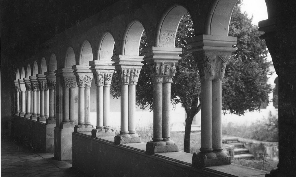 A Biblioteca de Arte da Fundação Calouste Gulbenkian, Claustro